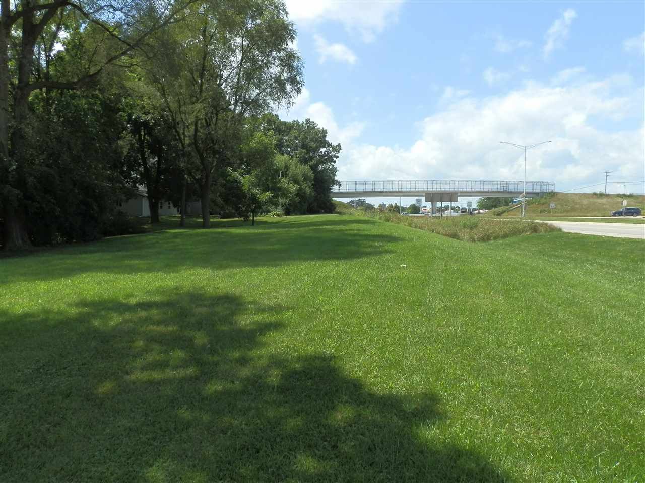 4245 Fox Hills Dr, Janesville, WI 53546